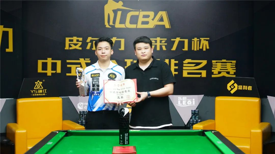 领先4杆虽 领先4杆虽